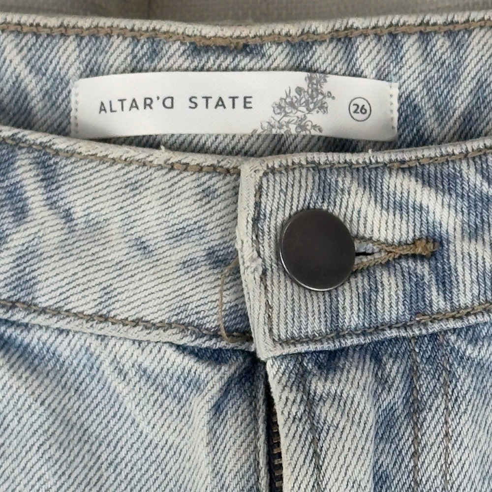 Altar'd State High Rise Straight Leg Distressed Light Wash Jeans Size 26 - Picture 4 of 5